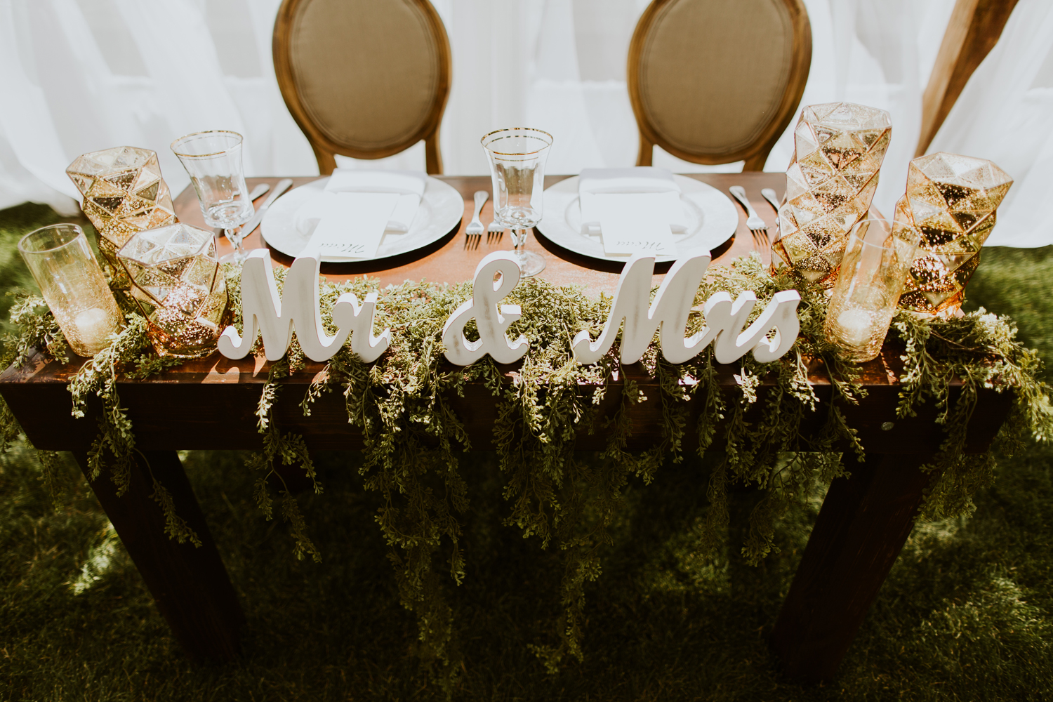 Lucky Day Events Co. // Private Home Backyard Wedding // Elizabeth Lauren Photography // Rustic Outdoor Wedding