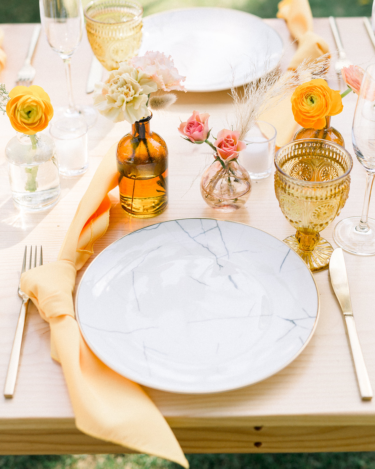 Marble plates and orange napkins at colorful Palm Springs Wedding by Lucky Day Events Co. x Our Story Creative