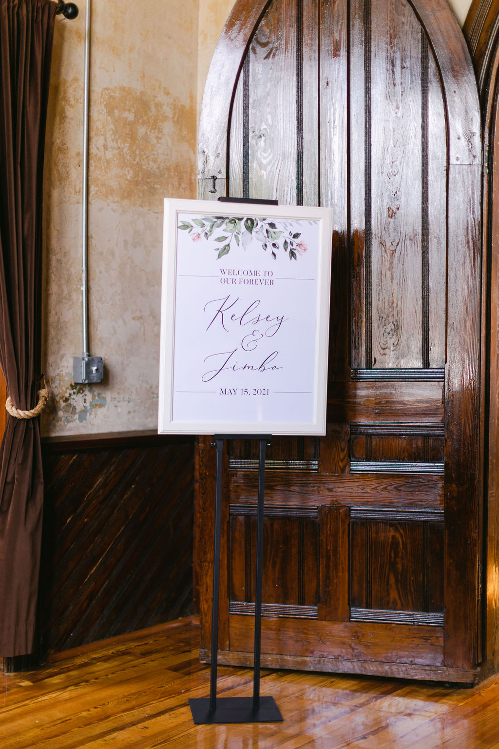 Chic Black Metal Sign Holder - Lucky Day Events Co. Wedding Planning