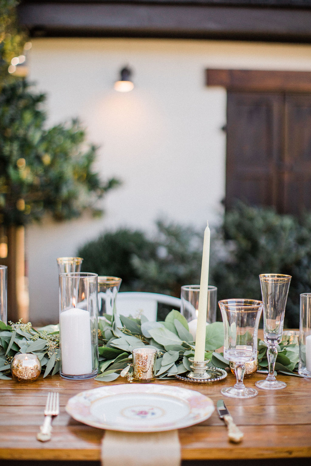 Intimate Vintage Garden Wedding / Planning by Lucky Day Events Co. / Photo by Danielle Riley / The Parlour at Mann's Chapel