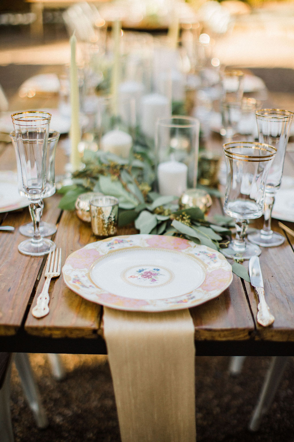 Intimate Vintage Garden Wedding / Planning by Lucky Day Events Co. / Photo by Danielle Riley / The Parlour at Mann's Chapel